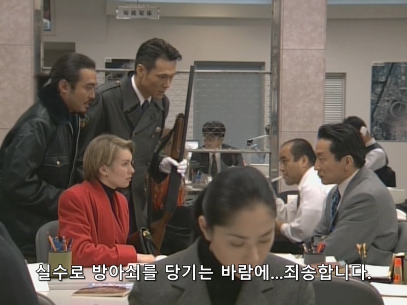 1997.12.30방영 춤추는대수사선 연말특별경계편 Part 2 (800x600)-나카마 유키에,히로스에 료코 출연.avi_20191201_200105.983.jpg