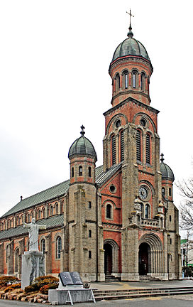 272px-Cathédrale_Jeondong.jpg