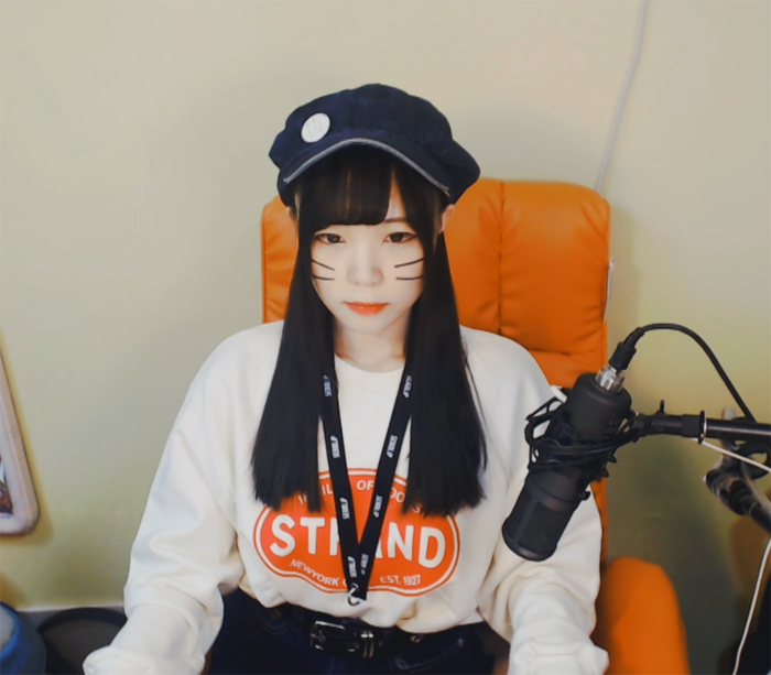 새봄TV] 게임전문방송(PS4 신작 영상함께+역전재판2 처음부터)_1.png