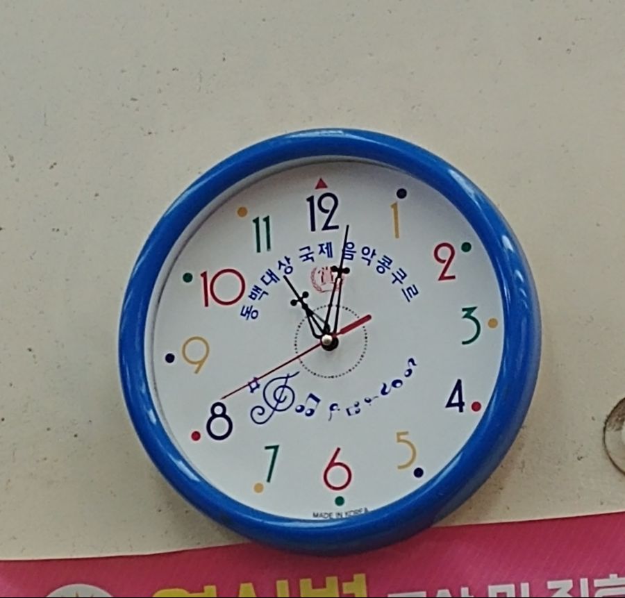 이렇게 생긴 시계 오랜만에 본다