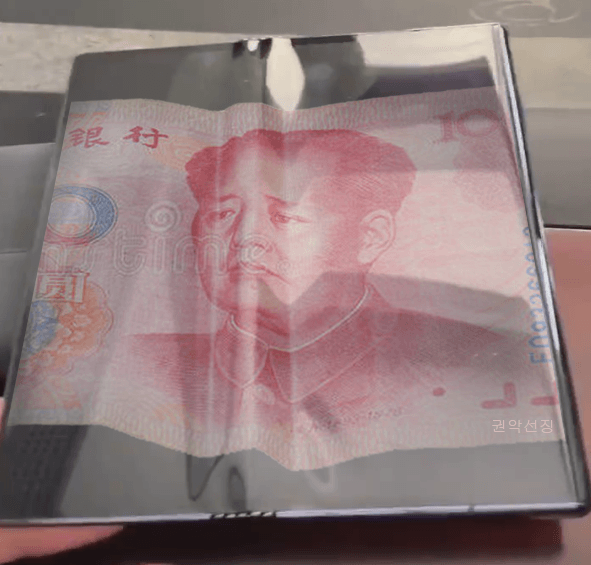 갤럭시 폴드 잡겠다던 중국폰 근황.gif_2.png