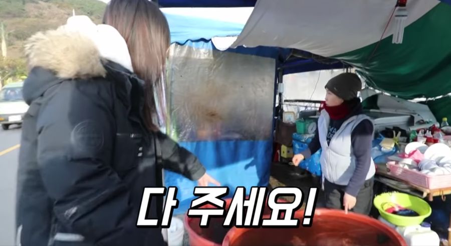 쯔양이 주문하는 양을 처음 본 상인들의 한결같은 반응_4.png
