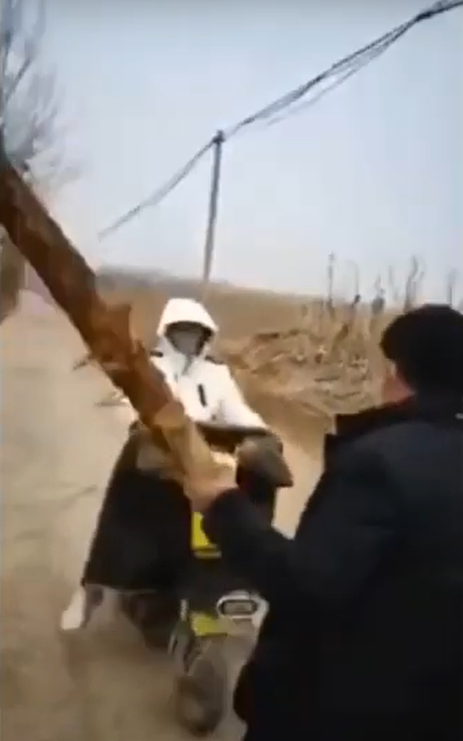 형주에 역병이 돌자 나선 백성들_4.png