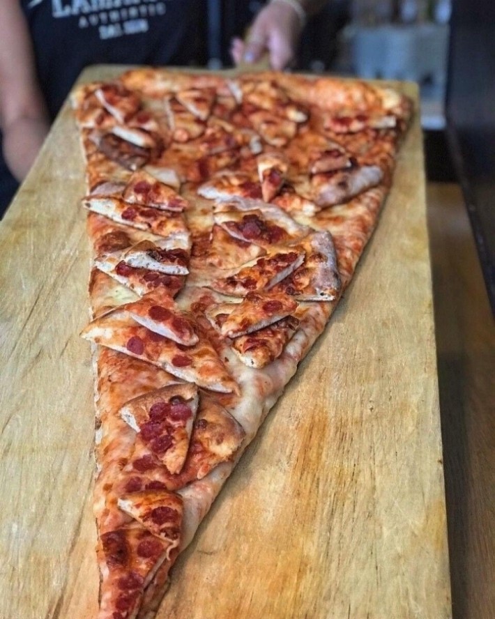 다이어트를 위해 피자 한조각만 먹을게요_11.jpeg