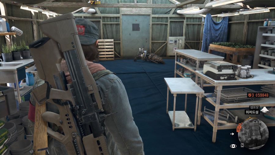 바이크를 이용해 들어가지 못하는 잠긴 문 뚫고 들어가기_4.jpg