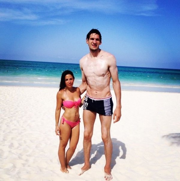 NBA 보반 마리야노비치와 그의 부인_1.jpg