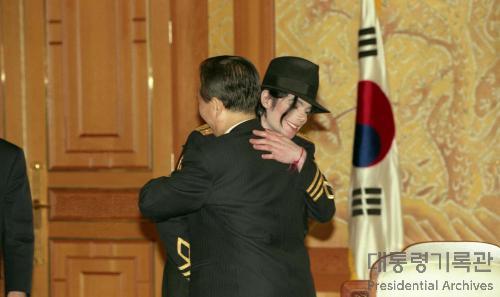 문통과 U2 기사 보니까 갑자기 이 사진이 떠오름_1.jpg