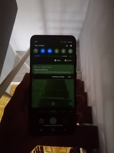 S20 울트라 일부 모델, 디플 녹색 결함 발생_2.jpg