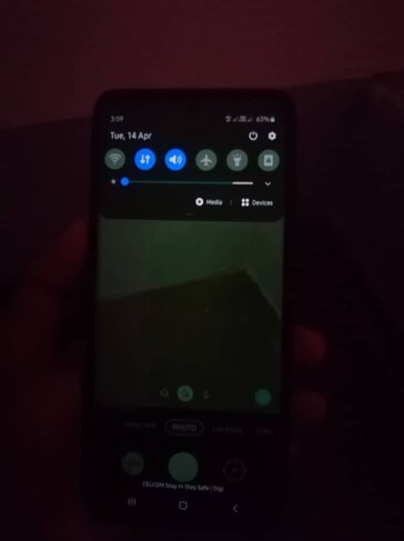 S20 울트라 일부 모델, 디플 녹색 결함 발생_3.jpg