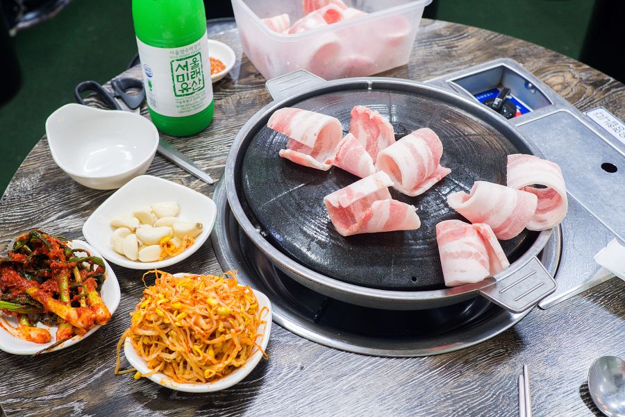 식육식당 대패삼겹 육회 비빔면