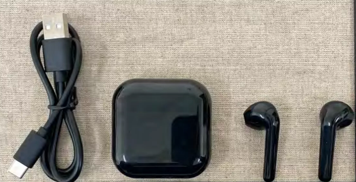 HTC, 블랙 에어팟을 연상시키는 이어버드 개발 중_1.png