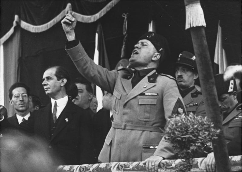 Bundesarchiv_Bild_102-09844,_Mussolini_in_Mailand.jpg