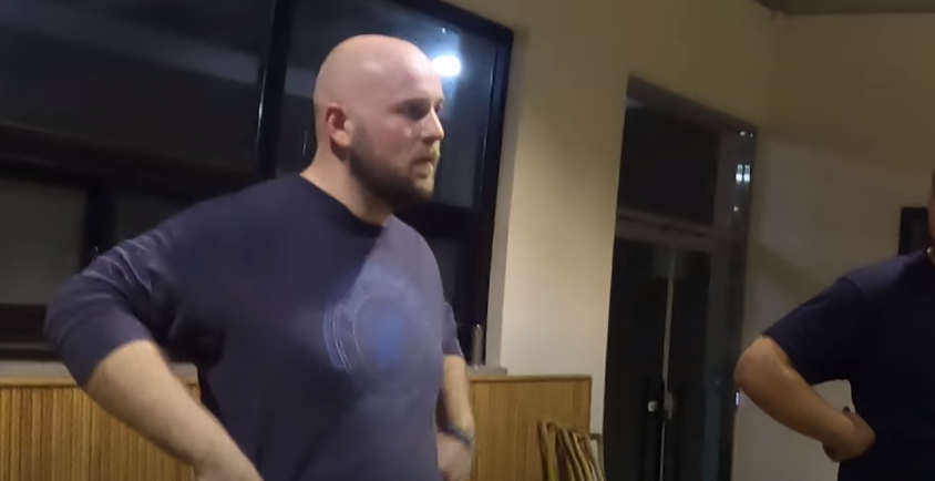 씨름) 대머리는 강하다_4.jpg