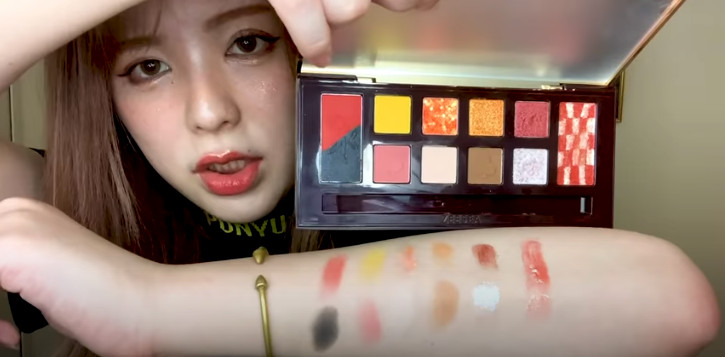 [주의] 은퇴한 여배우, 유튜버로 맹활약 중_3.jpg