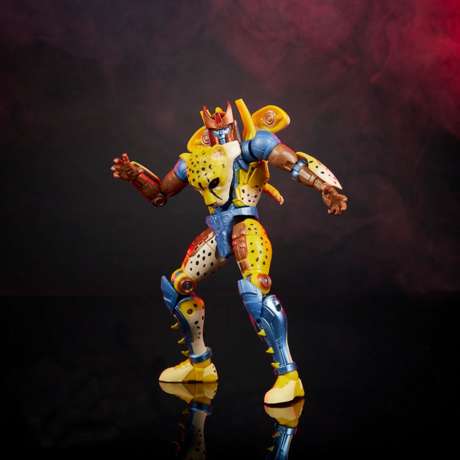 z-F0739_PROD_TRA_RED_BEAST_WARS_CHEETOR_040_Online_300DPI-.jpg