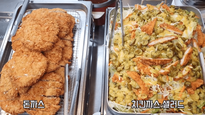 뭘 좋아할지 몰라서 이것저것 다 갖다 놓은 6천원 뷔페.jpg_5.png