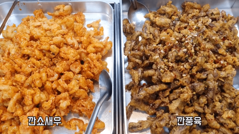 뭘 좋아할지 몰라서 이것저것 다 갖다 놓은 6천원 뷔페.jpg_7.png