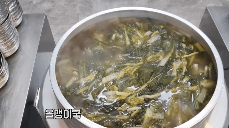 뭘 좋아할지 몰라서 이것저것 다 갖다 놓은 6천원 뷔페.jpg_8.png