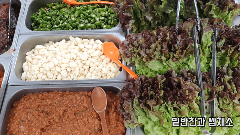 뭘 좋아할지 몰라서 이것저것 다 갖다 놓은 6천원 뷔페.jpg_11.png