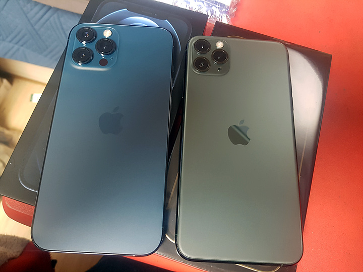 아이폰 12 프로 맥스- 퍼시픽 블루 개봉~샷_5.jpg