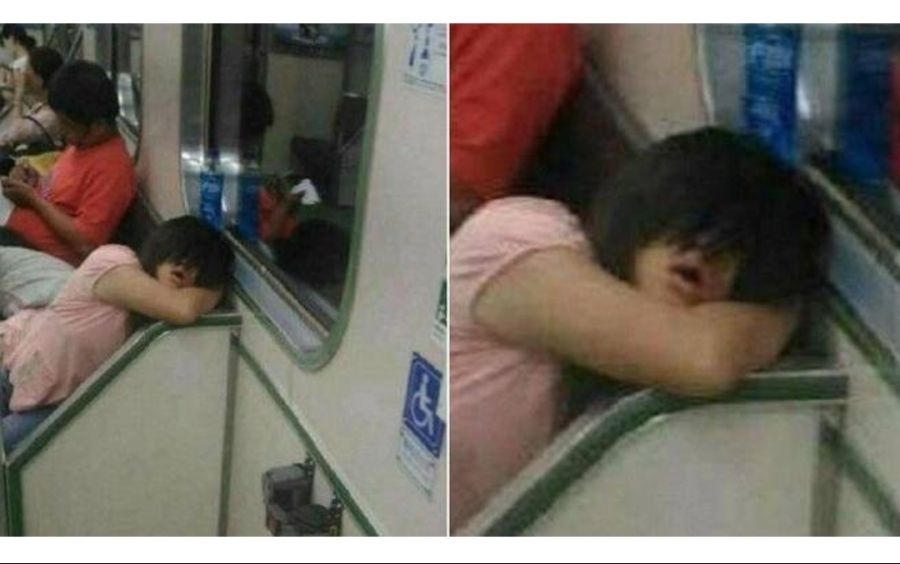 계속 웃으면서 쳐다보는 여자.jpg+txt_1.jpg