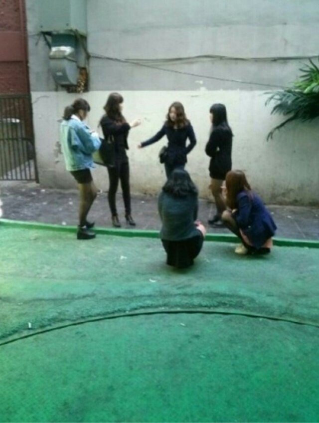 찐따들 골목길 들어섰다가 헉 소리 나오는 상황_1.jpeg