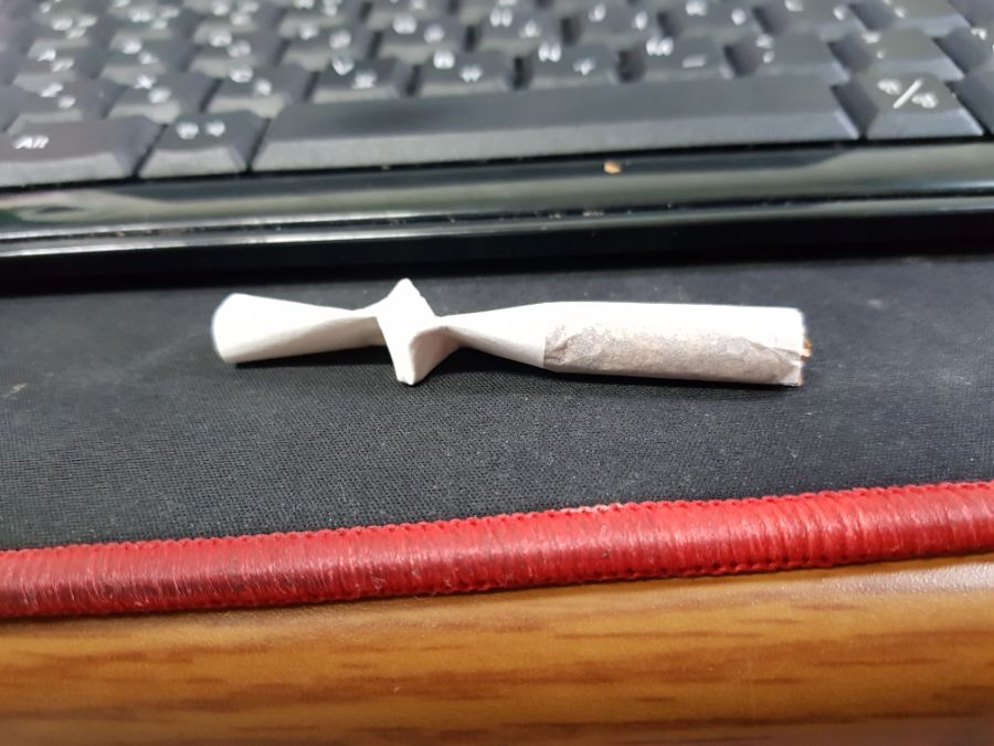 미묘한 디자인의 러시아 담배_2.jpg