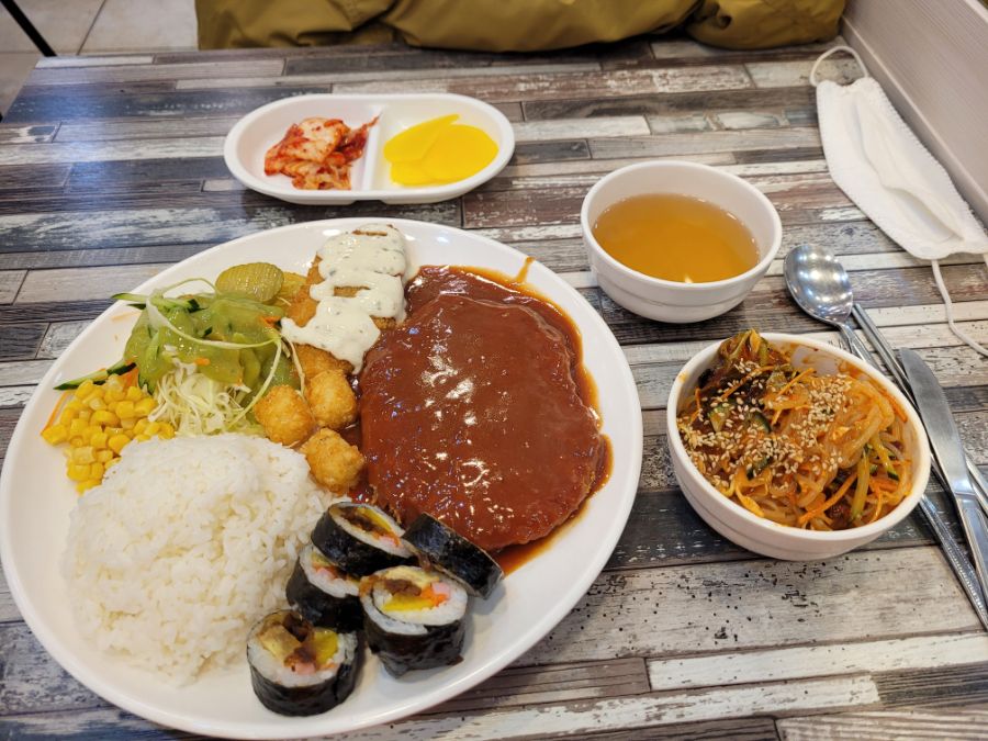 오랜만에 김밥천국의 스페셜 정식