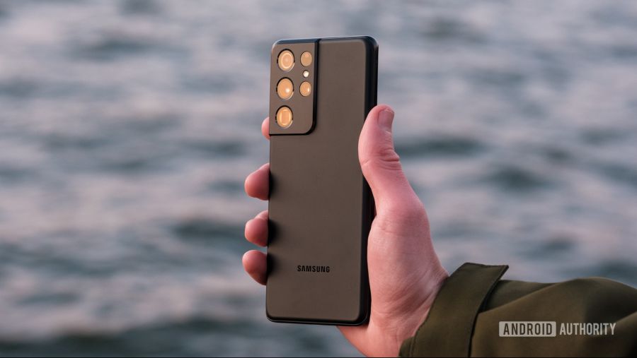 Samsung-Galaxy-S21-Ultra-back-in-hand-5.jpg