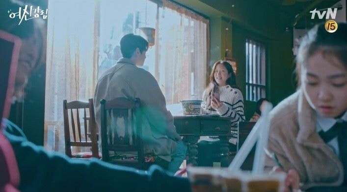 요즘 03년생은 카페에서 인스턴트 훠궈 먹는구나...jpg_3.jpeg
