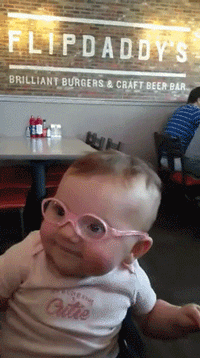 안경을 쓴 아기 반응.gif_3.jpg