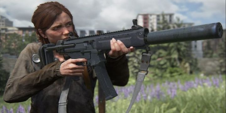ellie-with-smg-the-last-of-us-2.jpg