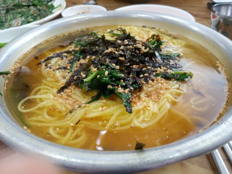 칼국수 vs 잔치국수 | 유머 게시판 | 루리웹 l RULIWEB 칼국수 vs 잔치국수 | 유머 게시판 | 루리웹