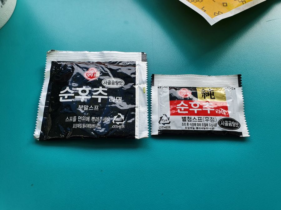 GS25에서 순후추라면 + 더큰지파이 + 닭꼬치를 먹어봤습니다._3.jpg