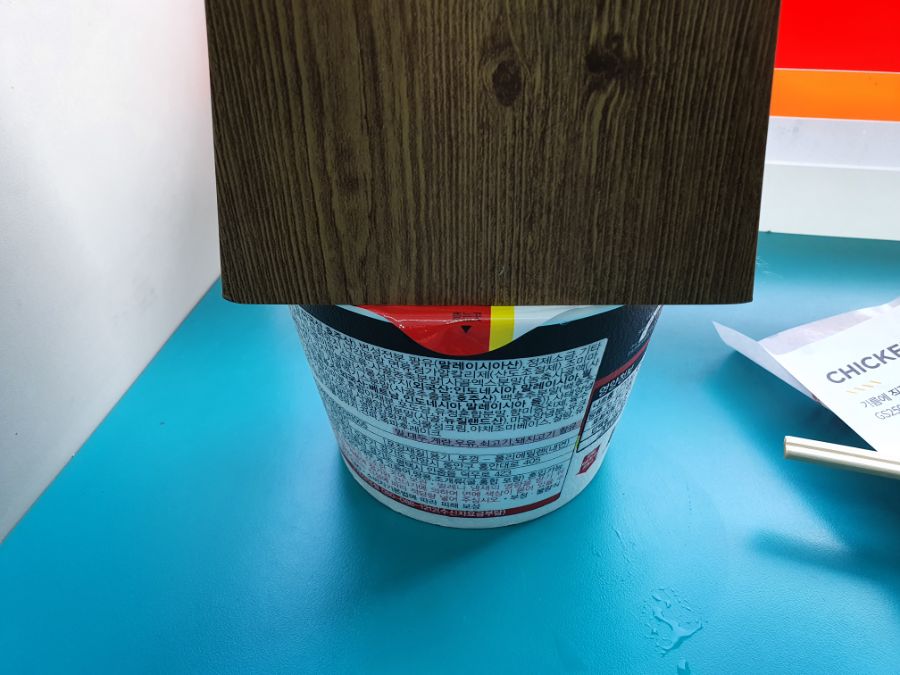 GS25에서 순후추라면 + 더큰지파이 + 닭꼬치를 먹어봤습니다._6.jpg