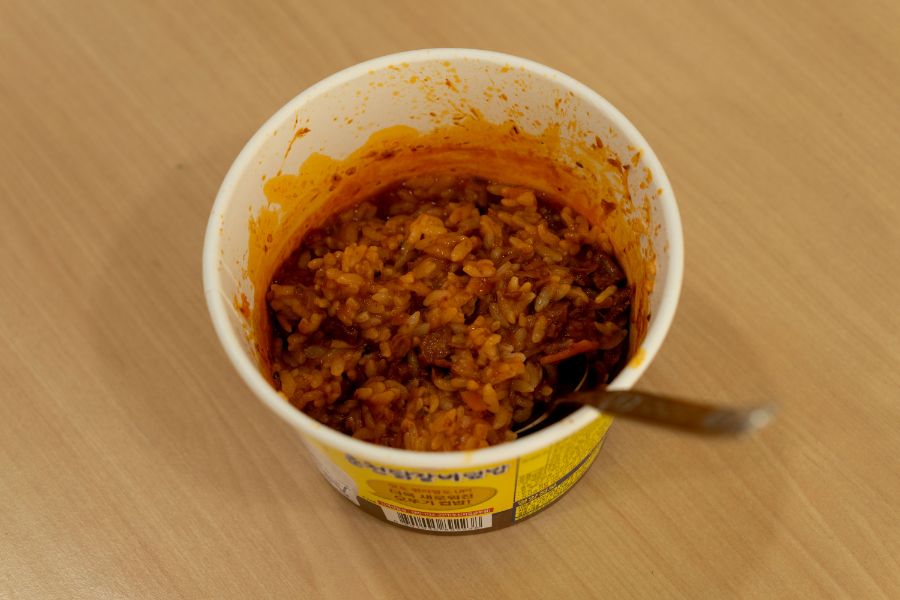 유통기한을 거슬러 오르는 춘천닭갈비 덮밥 컵밥_3.jpg