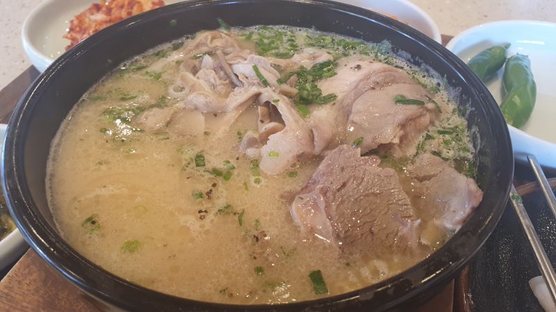 엄용백 돼지국밥_4.jpg