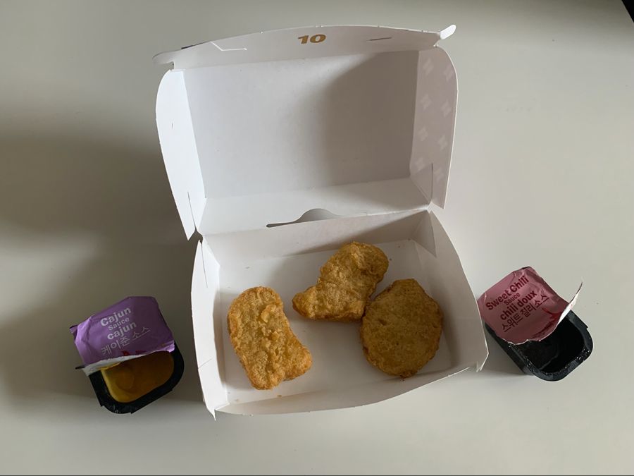 캐나다 맥도날드 BTS 치킨너겟 + 소스_3.jpg