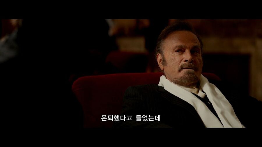 존윅) 간결하게 주인공의 위상을 표현한 장면_6.jpg