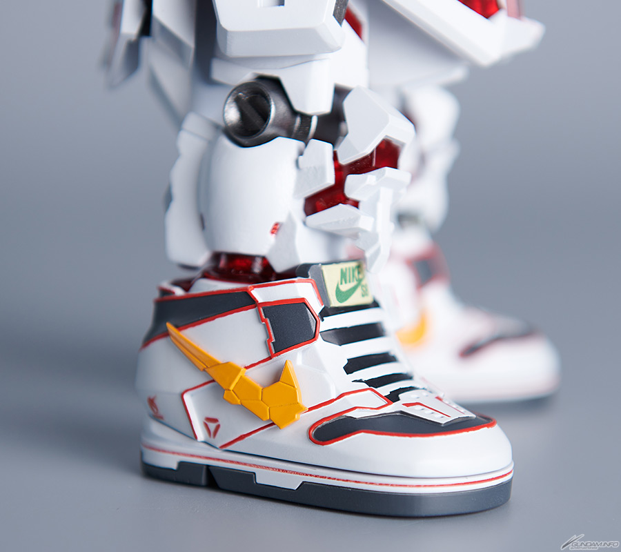 [나이키 콜라보] QMSV 유니콘 건담 Ver. NIKE SB_3.jpg