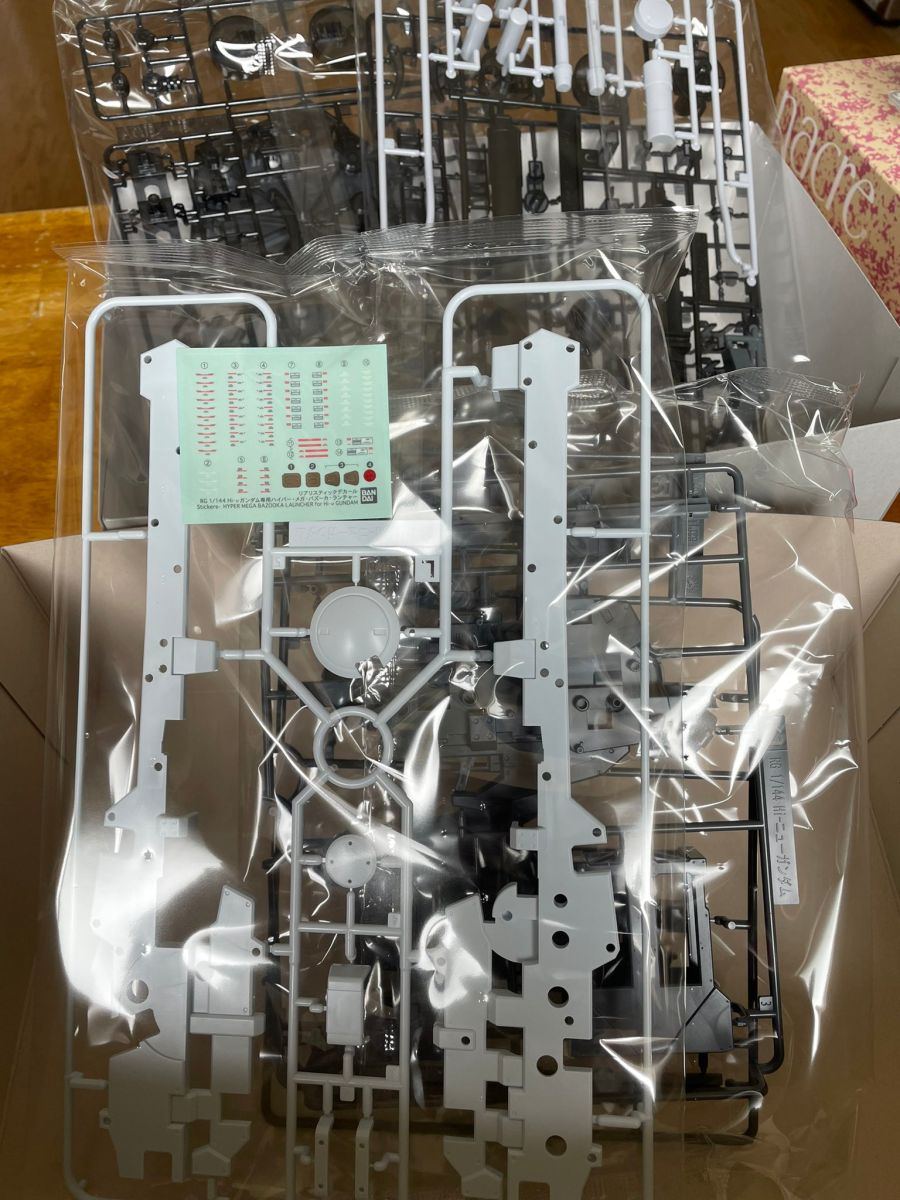 RG 하이뉴 건담용 하이퍼 메가 바주카 런처 내용물 사진_3.jpeg