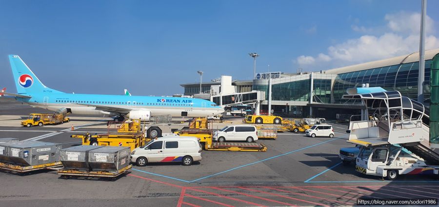 OZ1564 무착륙 국제선 관광비행(김포→대한해협→제주) 탑승기(사진 30장)_25.jpg