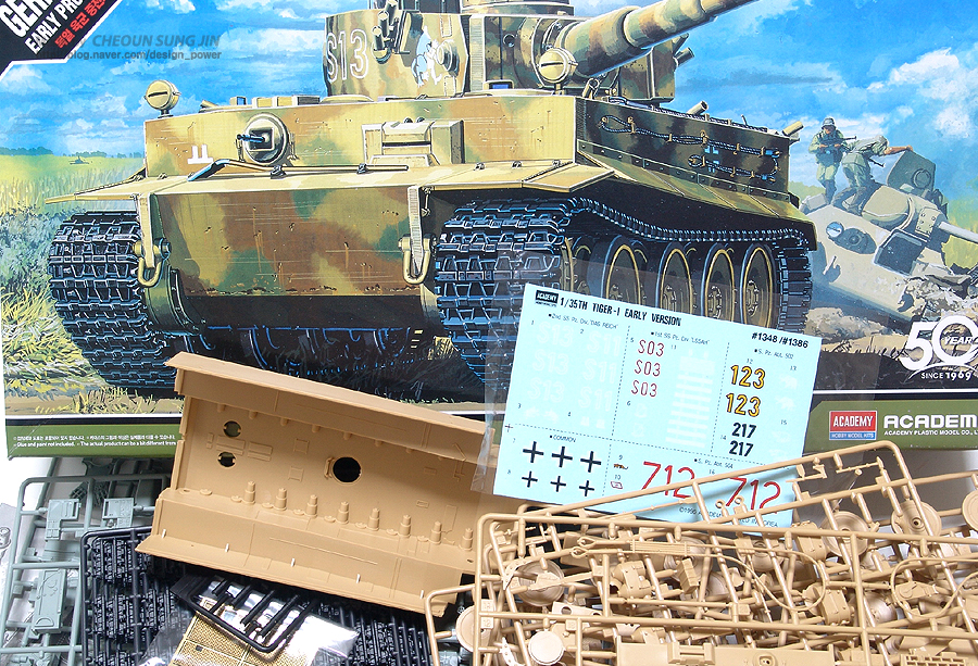 Tiger I Early Ver. w/Interior 프라모델 모형_1.jpg