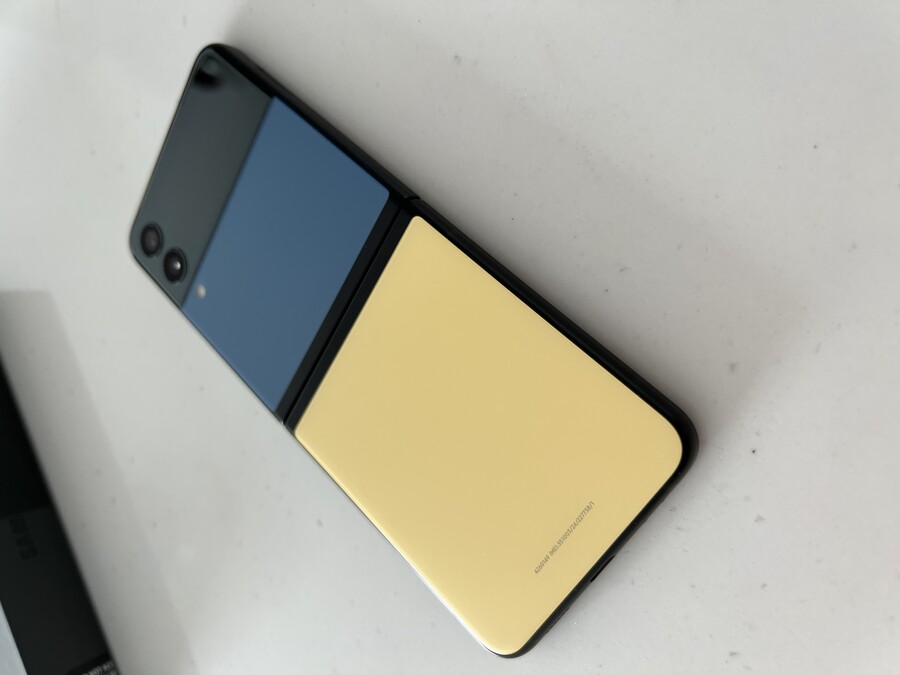 갤럭시Z플립3 비스포크 에디션(블루-엘로우) 만 하루 사용기_15.jpeg