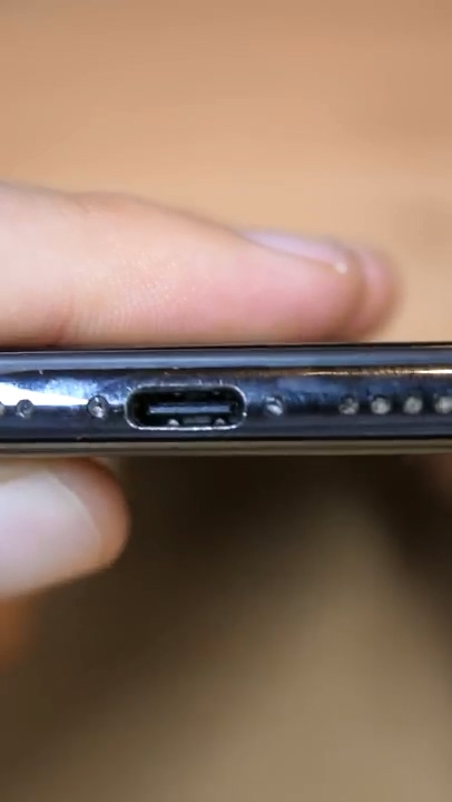세계 최초로 아이폰에 USB-C 를 넣는데 성공한 외국 공대생_22.jpg