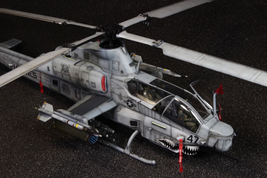 USMC AH-1Z VIPER 1/35 (ACADEMY)_30.jpg