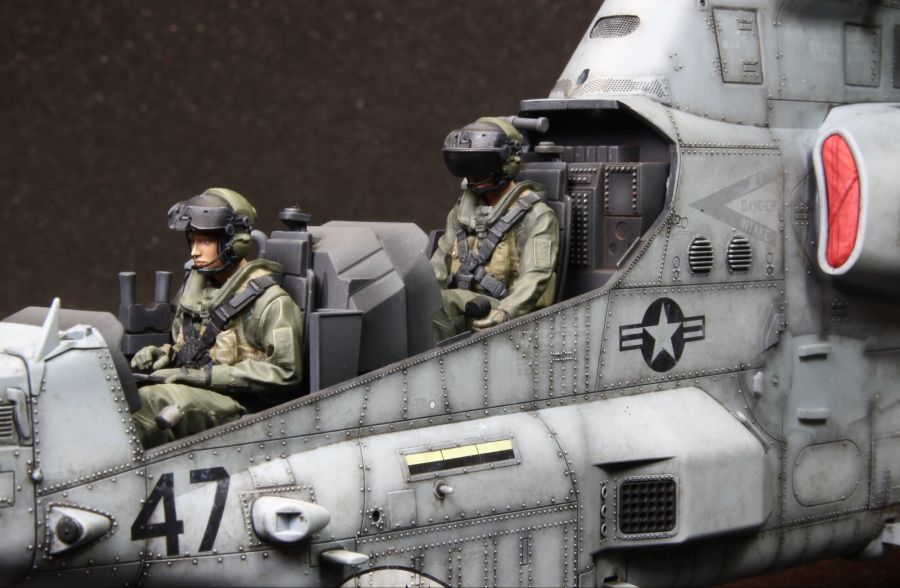 USMC AH-1Z VIPER 1/35 (ACADEMY)_10.jpg