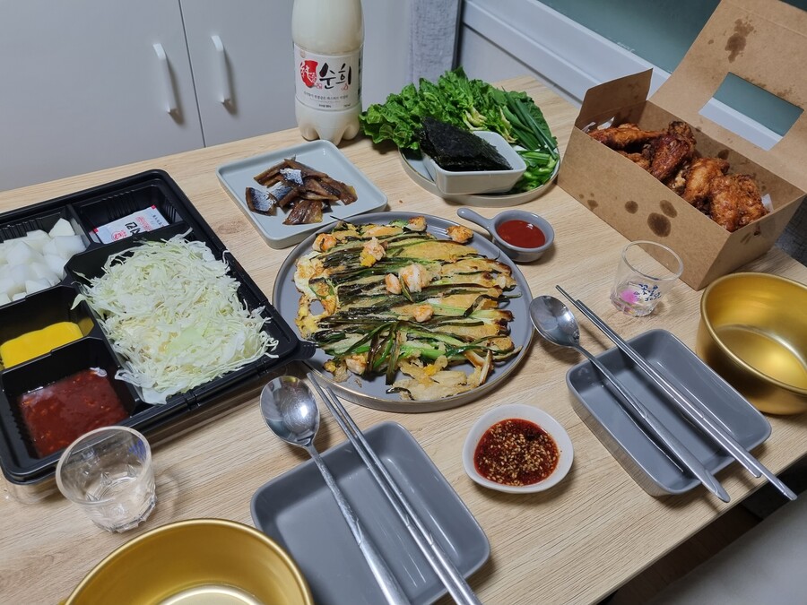 술상을 차렸습니다 (파전,과메기) | 음식 갤러리 술상을 차렸습니다 (파전,과메기) | 음식 갤러리 | 루리웹