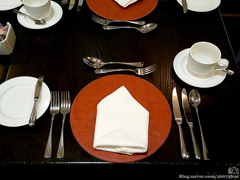 미국 요리학교 CIA: 요리의 완성, FOH_1.jpg