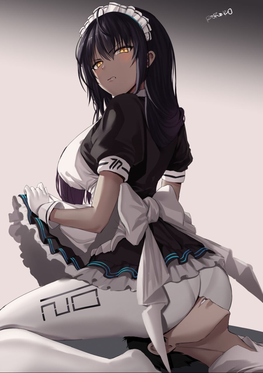 Maid facesitting